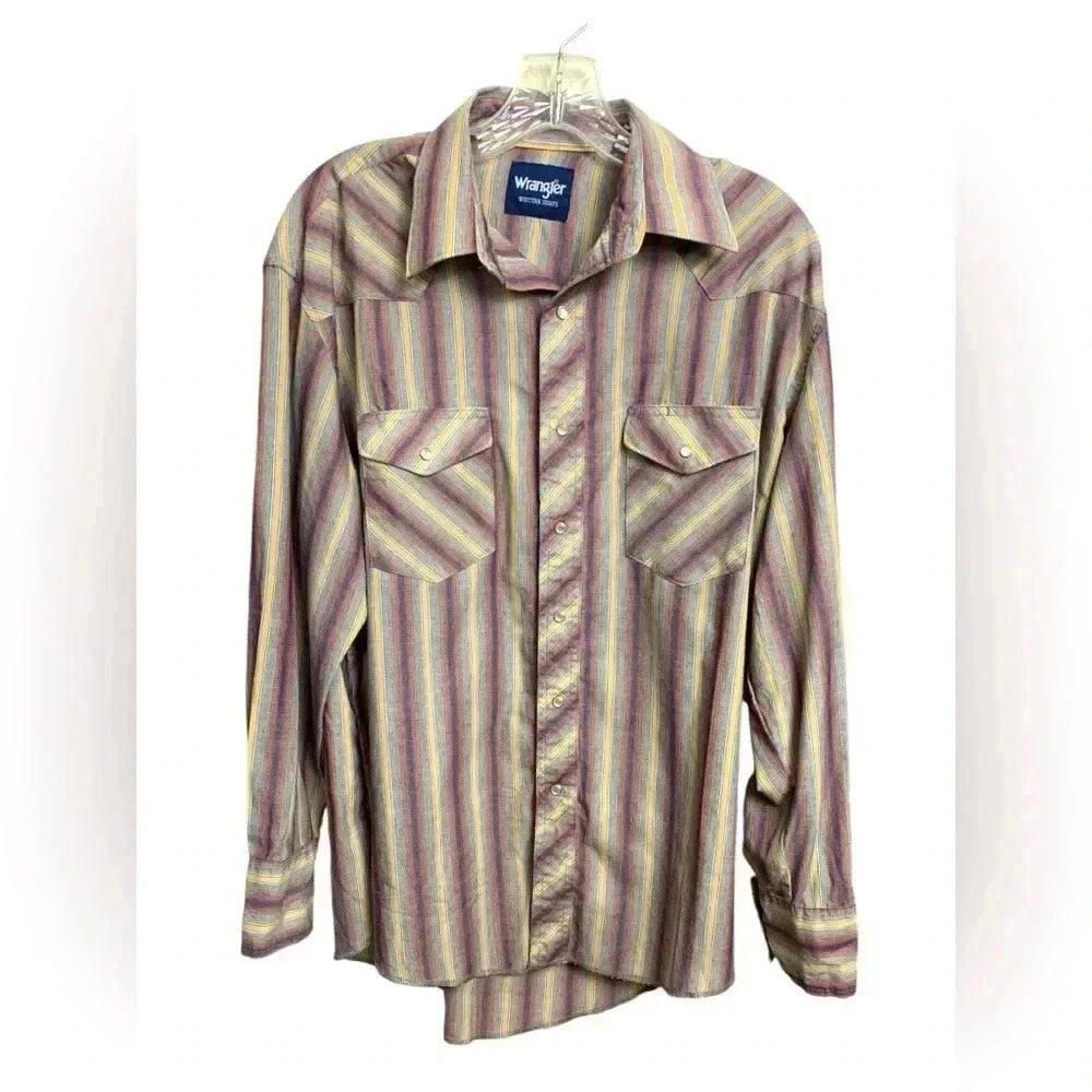 Vintage Wrangler long sleeved,lightweight,button-down shirt pearlescent buttons
